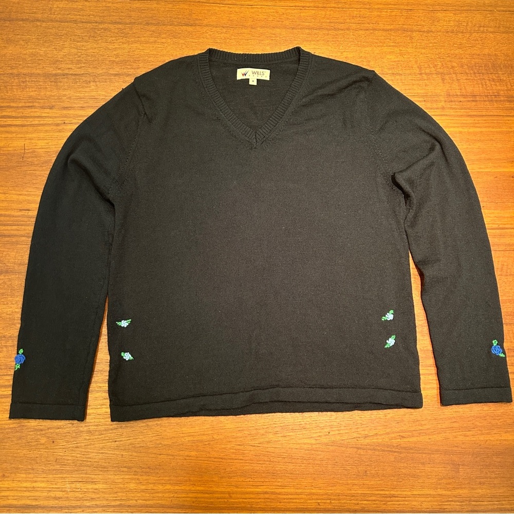 Black 100% merino V-Neck with Floral Embroidery - Size M